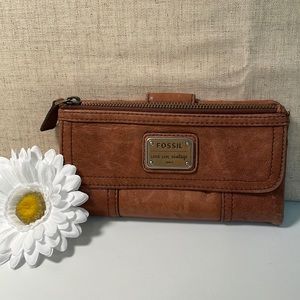 Brown leather fossil wallet. Gently used and is in excellent condition.